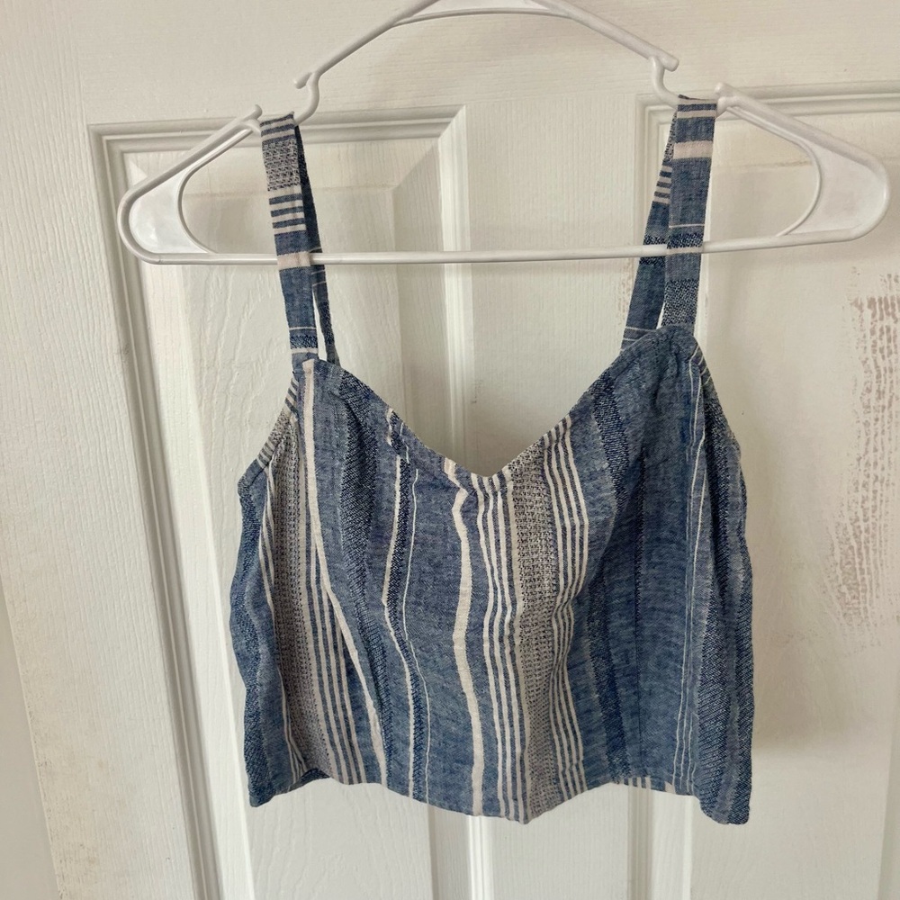 Crop top size small